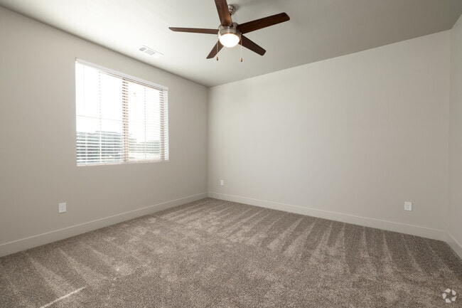 3 habitaciones, 2 baños, 1167 pies cuadrados, dormitorio principal - Preserve at Mesa Creek