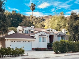 Building Photo - 2255 E Chevy Chase Dr