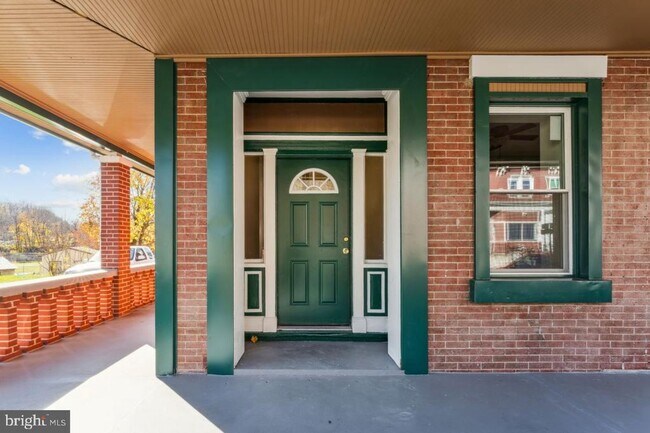 Building Photo - 786 S Main St