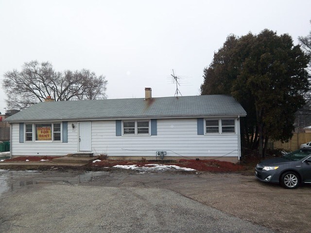 Primary Photo - 612 E Devon Ave