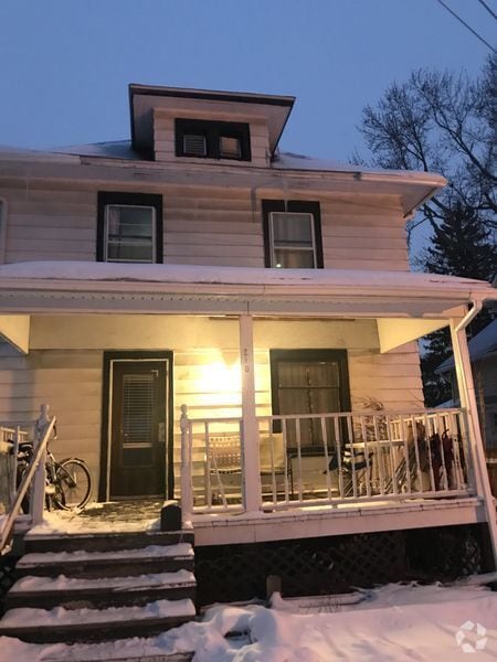Building Photo - 210 S Clemens Ave
