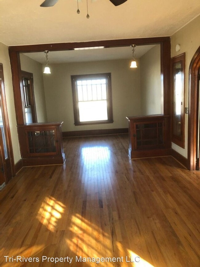 Building Photo - 3 br, 1.5 bath House - 420 E. 4th St.