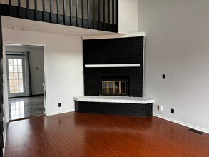 Building Photo - 3250 N Longfellow Ct