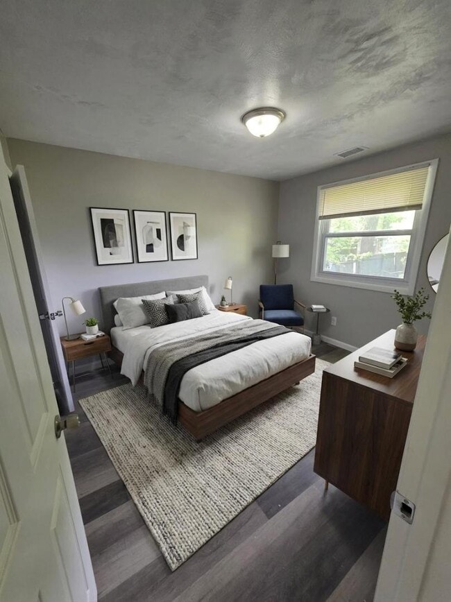 Foto del edificio - 1306 Cartwright Dr