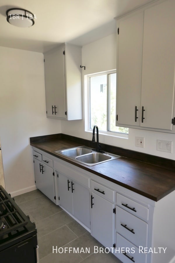 Building Photo - 3005 Normandie Ave