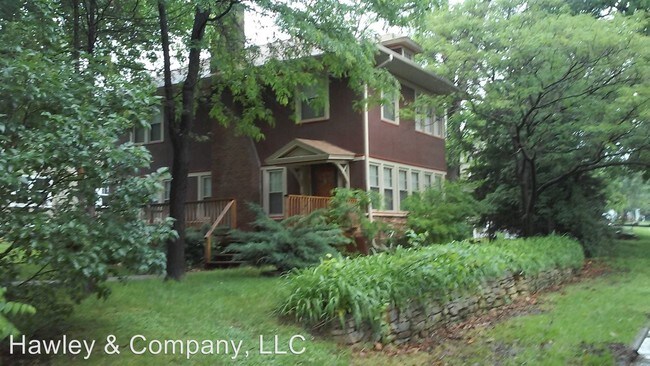 Building Photo - 700 W 74th St