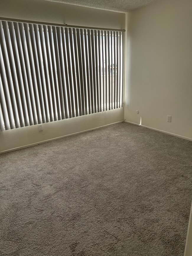 Building Photo - 14106 Cerise Ave