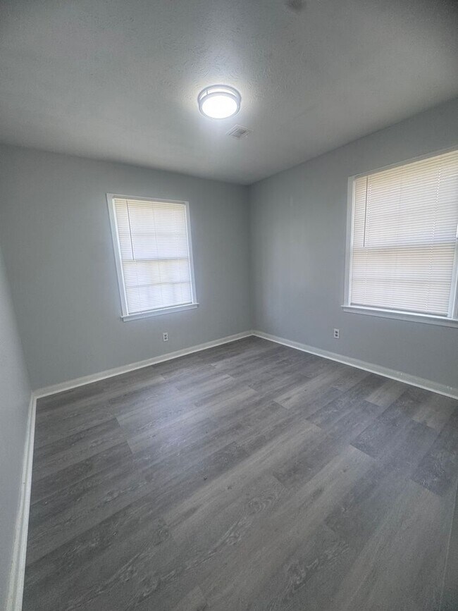 Foto del edificio - 4611 Virginia Loop Rd