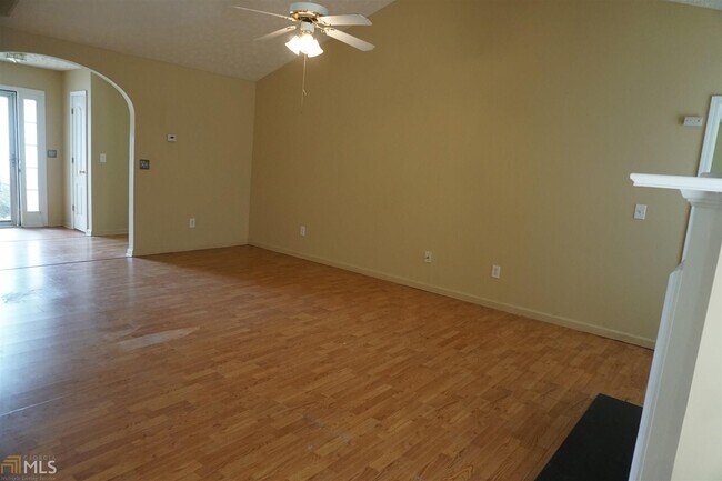 Building Photo - 494 Rosewood Cir