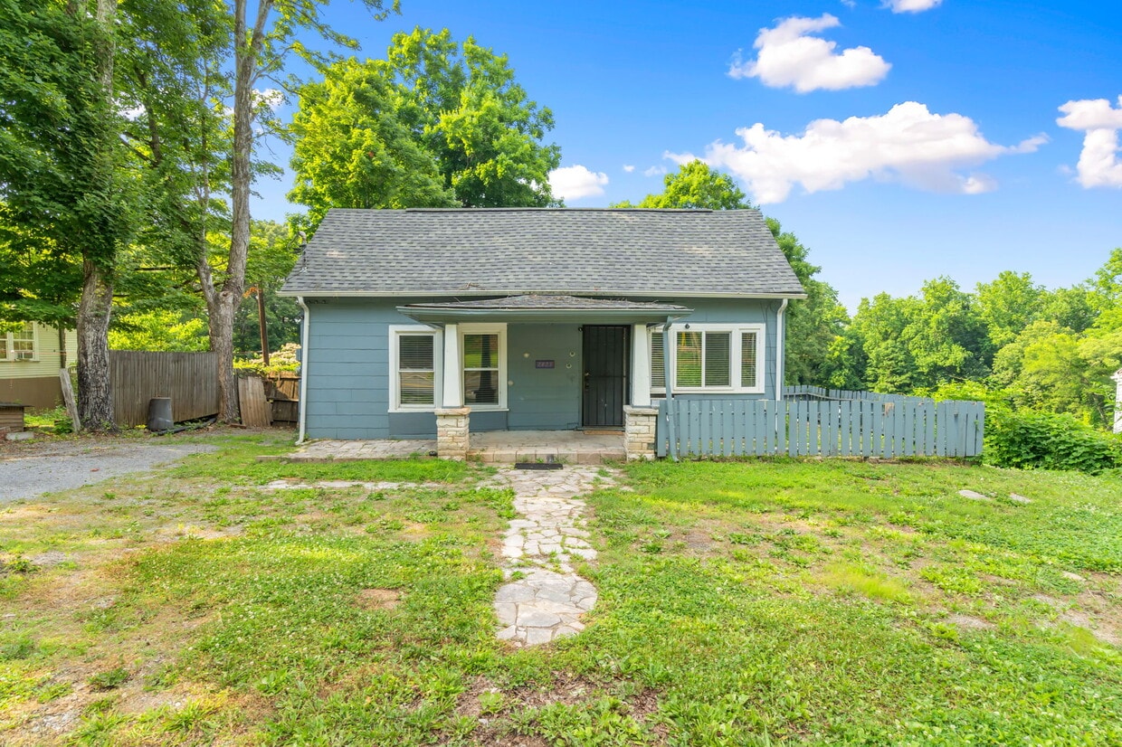 Foto principal - 2823 Island Home Ave