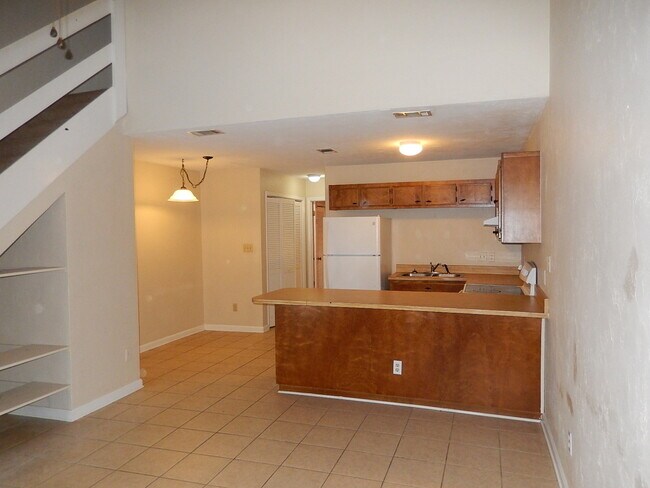 Foto del edificio - AWESOME 2/2 w/ Washer/Dryer, Vaulted Ceilings, Split Plan, Walk In Closet, & More! Walk/Bike to F...