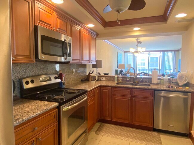 Building Photo - 9 Royal Palm Way