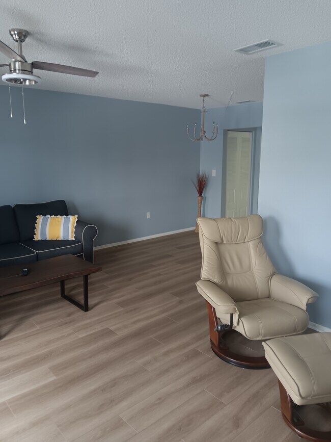 Foto del edificio - 5967 Terrace Park Dr N