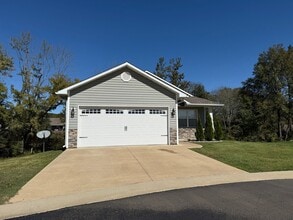 Building Photo - 215 Adele Dr