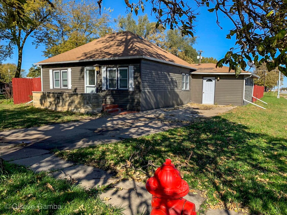 Primary Photo - 220 W. 2nd Street