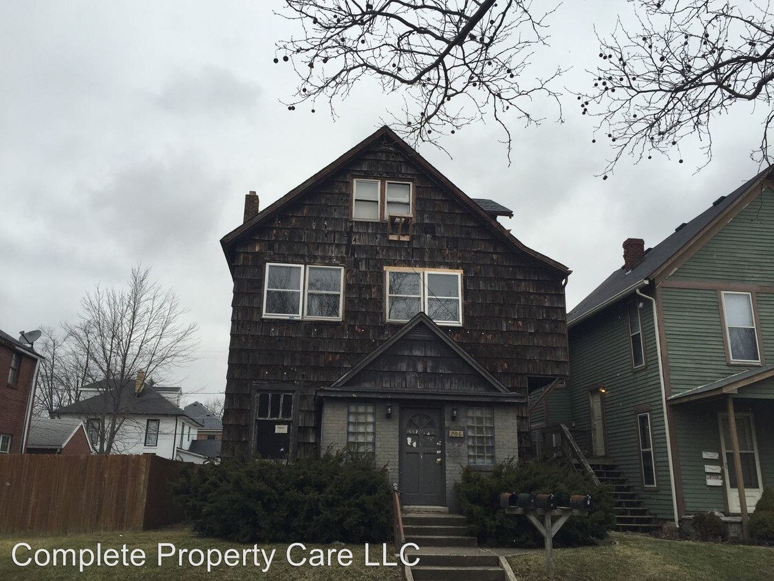 Primary Photo - 706 E Jackson St