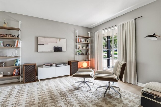 Foto del edificio - 5300 Basswood Ln