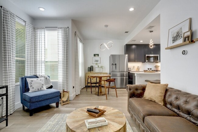 Living room and breakfast nook - 413 W Odell St