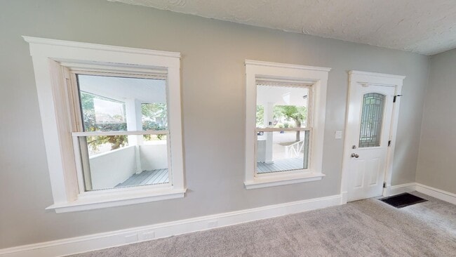Building Photo - Old Brooklyn Area - 3 Bedroom Single Famil...