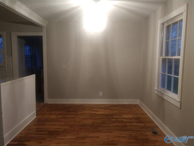 Foto del edificio - 510 Forrest Cir NE