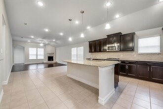 Building Photo - 601 Elm Creek Dr