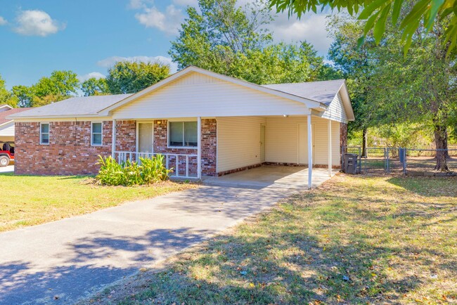 Building Photo - 120 Joy Dr in Searcy!