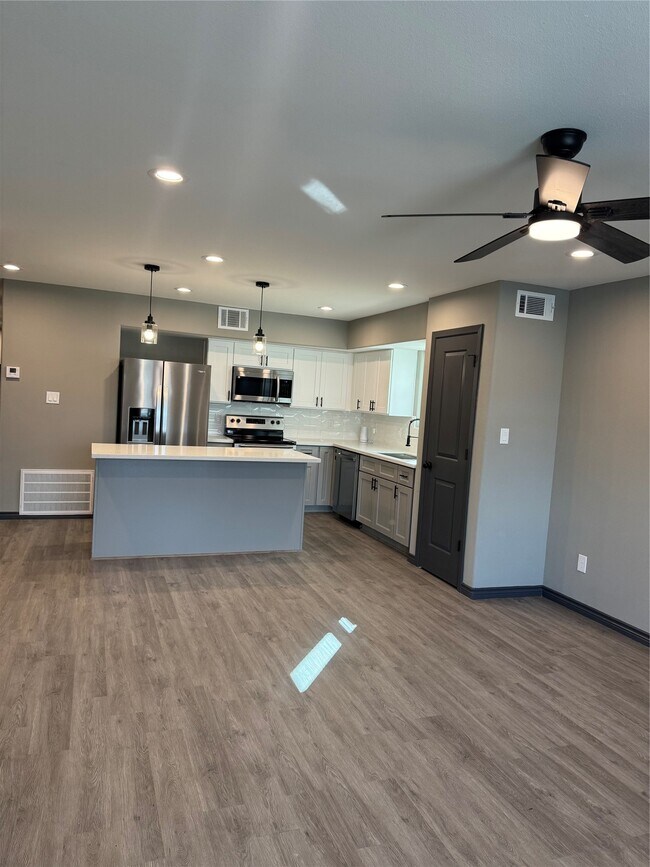 Foto del edificio - 7906 Sexton St