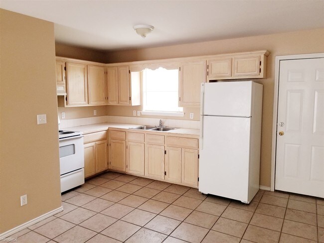 Building Photo - 2 br, 1 bath  - 725 W Matz Ave A