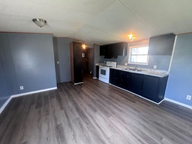 Building Photo - 58 Lakewater Dr