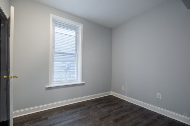Building Photo - 2202 N Tripp Ave