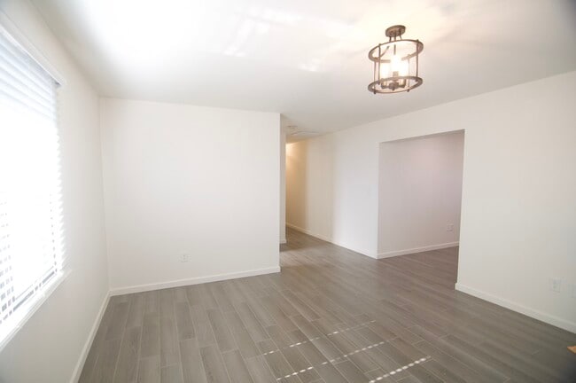 Building Photo - 290 North Hamilton Street, Unit 2