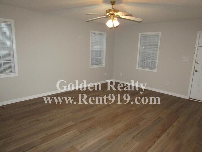 Building Photo - Duplex in Zebulon, move in ready!