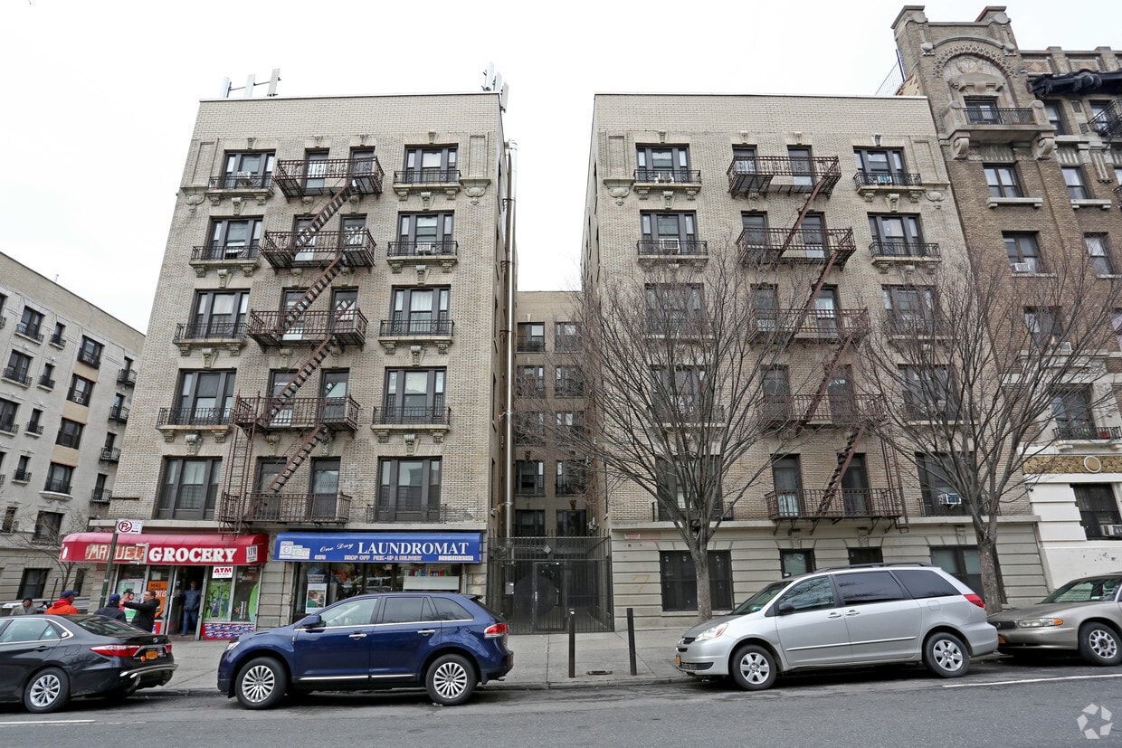 Building Photo - 3675 Broadway