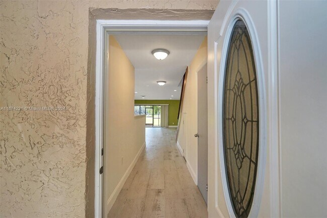 Foto del edificio - 3680 Estepona Ave