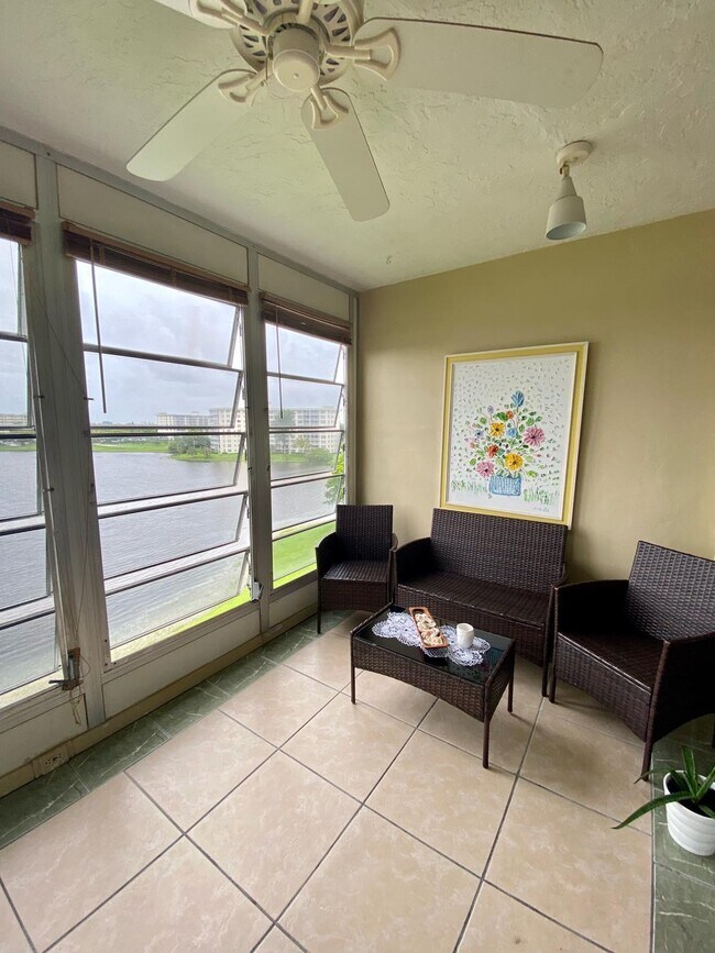 Foto del edificio - 3091 N Course Dr