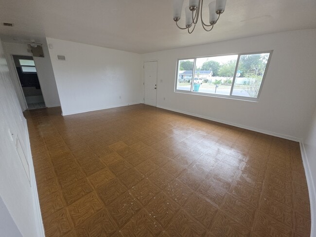 Foto del edificio - 1044 W Highland Dr