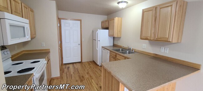 Foto del edificio - Very Nice 3 Bed 2.5 Bath Town house in River Rock Subdivision!
