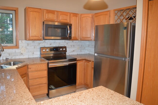 Building Photo - 4734 Bergamot Way