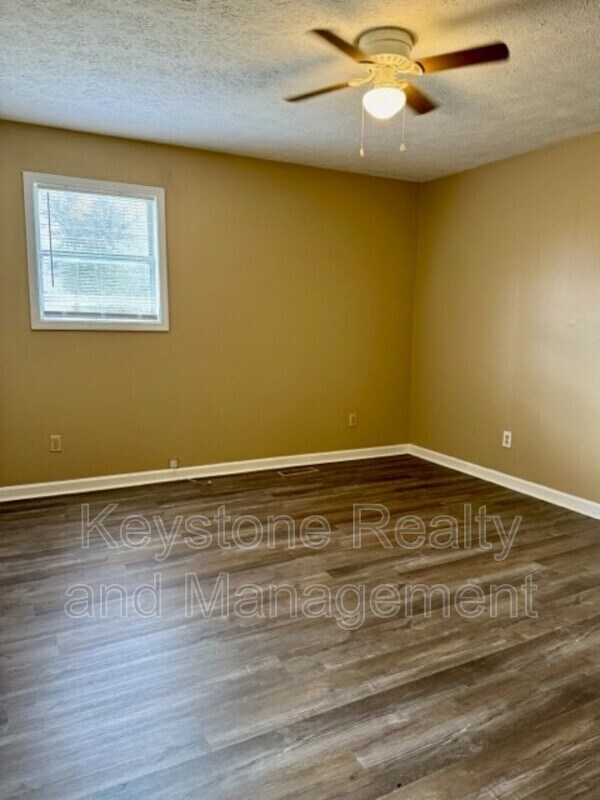 Foto del edificio - 306-906 Thompsonville Lane