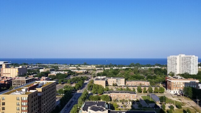 Foto del edificio - 2605 S Indiana Ave
