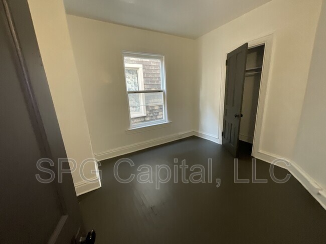 Foto del edificio - 1042 W Market St