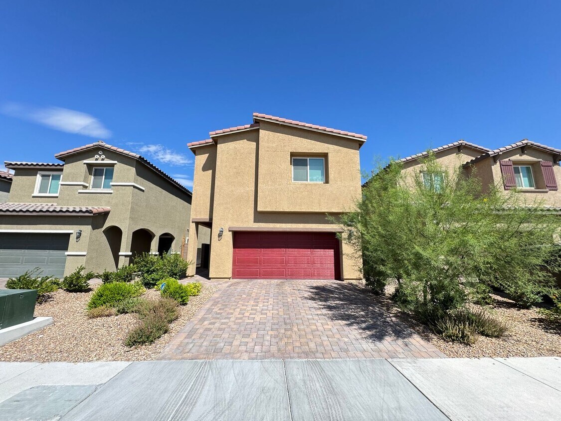 Primary Photo - 4 bedroom in gated community!