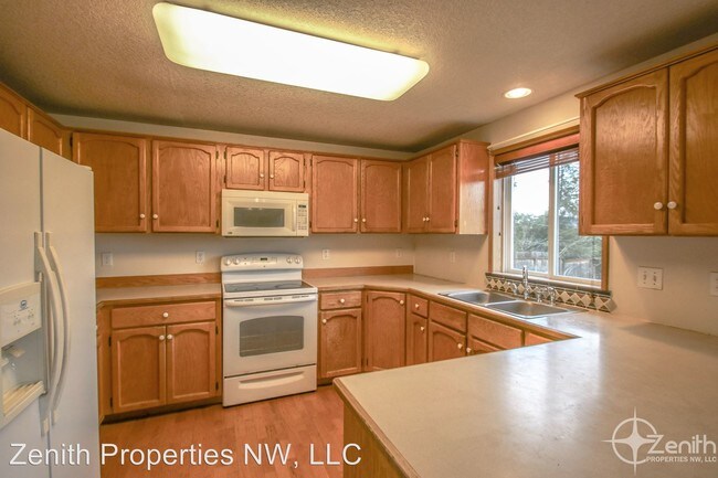 Foto del edificio - 4201 NE 161st Ave