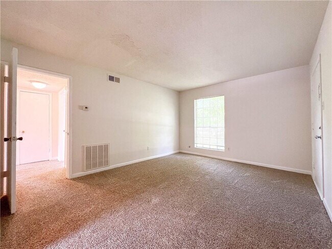 Building Photo - 5755 Overlook Rd