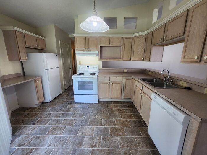 Foto principal - 2 Bedroom Duplex - *Pets Welcome!