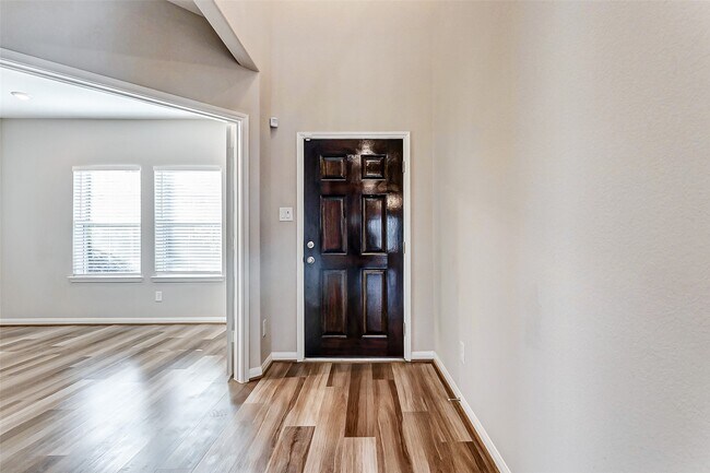 Foto del edificio - 2165 Woodland Pine Dr