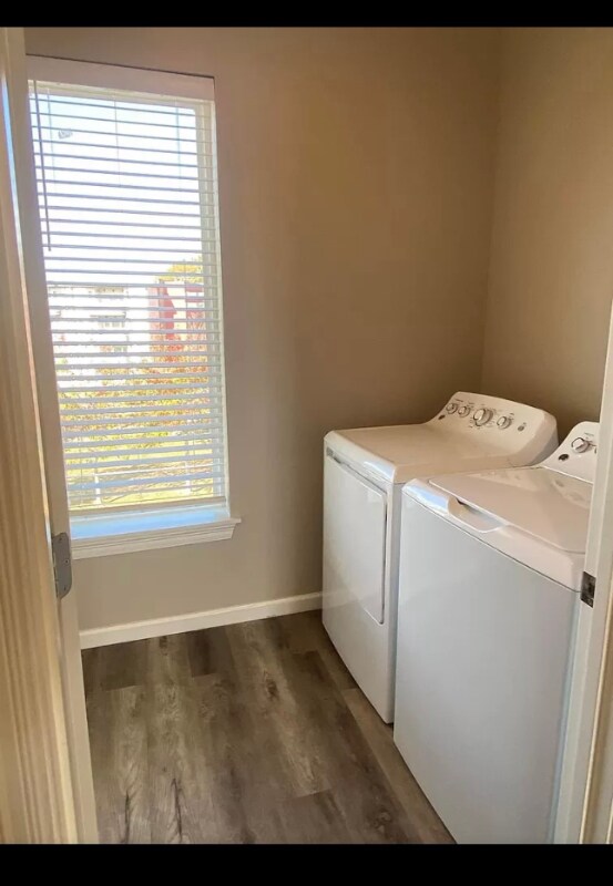 Foto del edificio - 305 W Second St