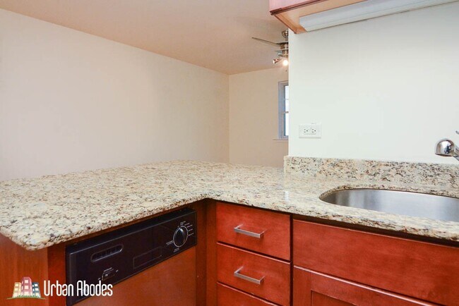 Foto del edificio - 637 W Wrightwood Ave