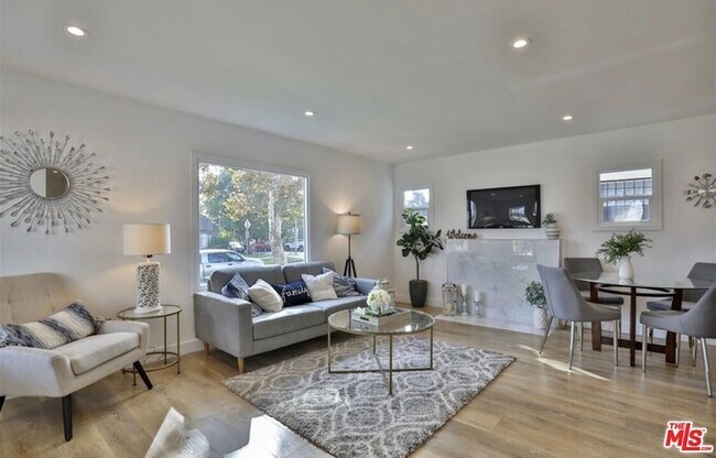 Foto del edificio - 3665 W 58th Pl