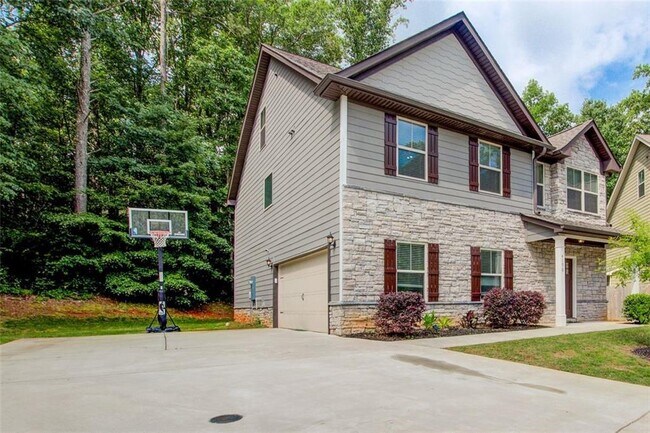 Building Photo - 4196 Woodland Park Dr SW